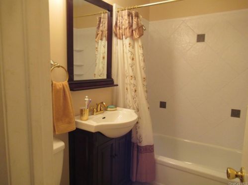 100 Sycamore Dr, Middletown NY 10940-5459 exterior