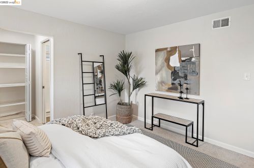 3213 Ida Dr, Concord CA  94519-2136 exterior