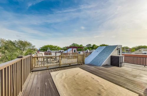 1312 Damen Ave, Chicago IL 60647-5507 exterior