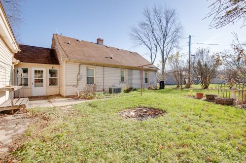 38034 North Shore Ave, Waukegan IL 60087-1647 exterior