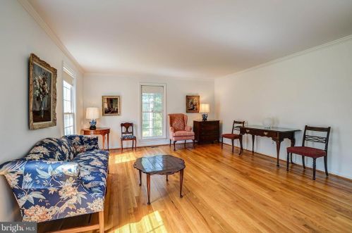 9400 Fox Hollow Dr, Rockville MD 20854-2083 exterior