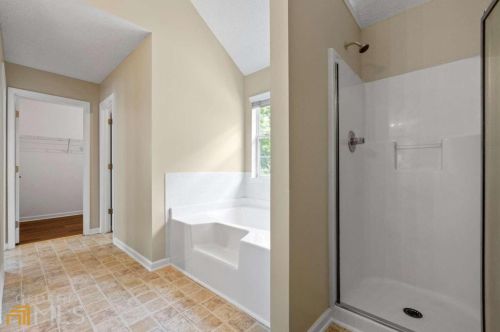 1560 Rogers Crossing Dr, Lithonia GA  30058-7005 exterior