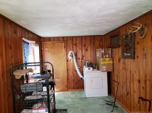 51 Gladiola St, New Britain CT 06053-3002 exterior