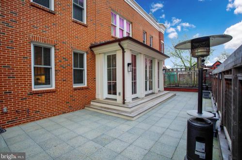 420 3rd St, Washington DC  20003-1930 exterior