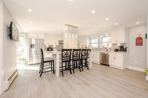 3327 Campbell Dr, Bronx NY 10465-1358 exterior