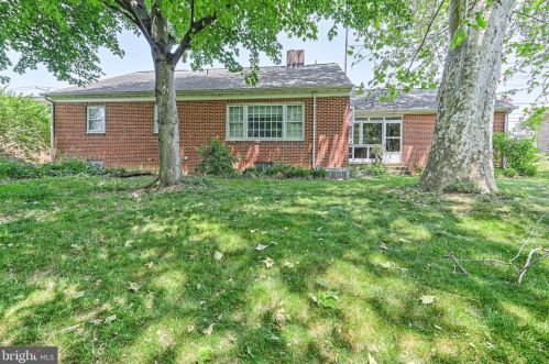 214 Charles St, Hanover PA 17331-2204 exterior