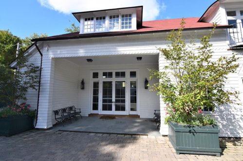 431 Bellevue Ave, Middletown, RI 02840-4115