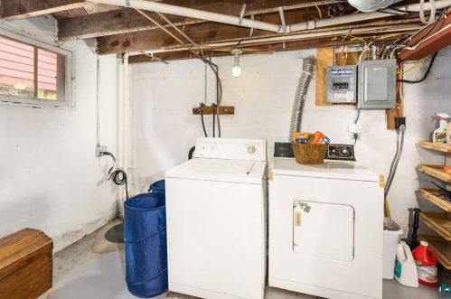 12 Chester Pkwy, Duluth MN 55805-1530 exterior