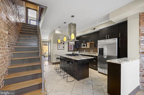 706 4th St, Washington DC  20003-4205 exterior