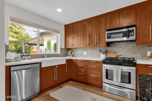 6704 11th St, Phoenix AZ  85014-1028 exterior