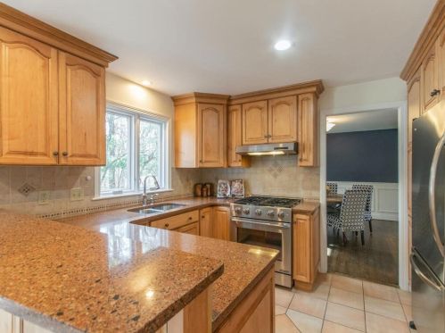 19 Quinnehtuk Rd, Springfield MA 01106-2911 exterior