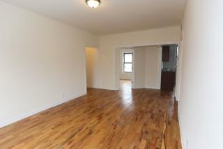 811 Waveland Ave, Chicago IL  60613-4301 exterior