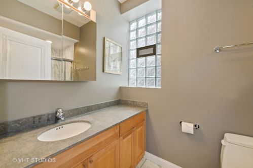 2647 Marshfield Ave, Chicago IL 60614-1001 exterior