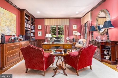 1250 Daleview Dr, Mc Lean VA 22102-1538 exterior