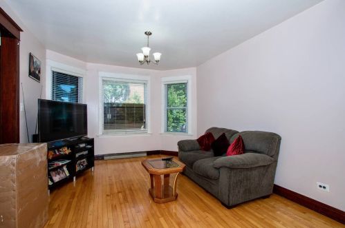 4137 Henderson St, Chicago, IL 60641-4624