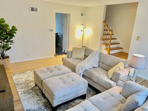 2344 Jarvis Ave, Chicago IL  60645-1710 exterior