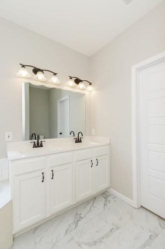 150 Village Circle Dr, Winfield MO 63389-2051 exterior