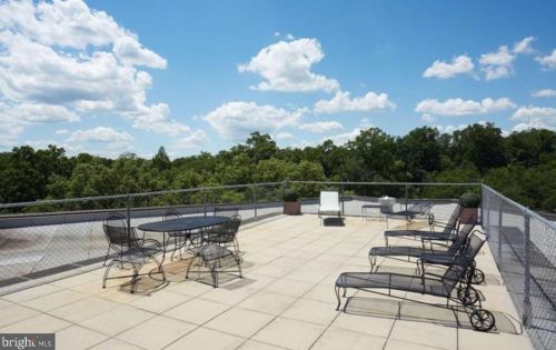 4200 Cathedral Ave, Washington DC  20016-4933 exterior