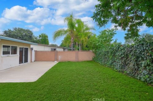 2106 Carol Dr, Fullerton CA 92833-3010 exterior