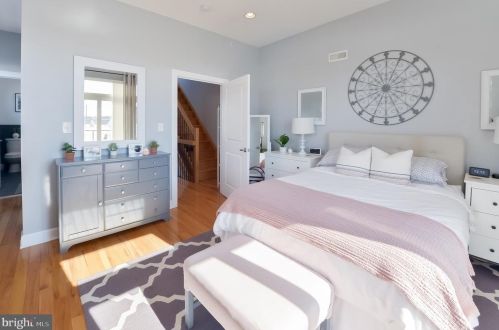 2307 Carpenter St, Philadelphia PA 19146-2516 exterior