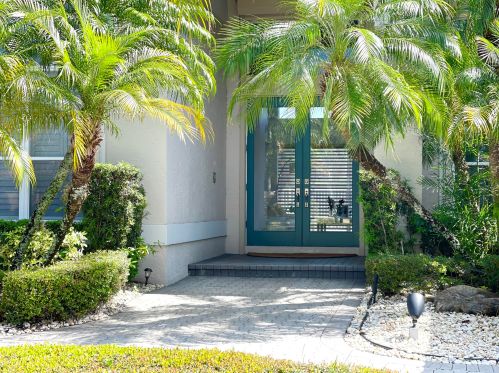 6590 Newport Lake Cir, Boca Raton, FL 33496-3001