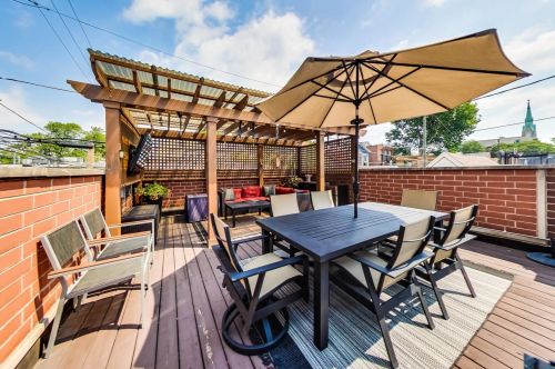 1542 Oakdale Ave, Chicago IL 60657-4024 exterior