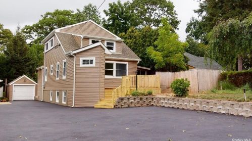 59 20 St, Huntington Station NY 11746-3202 exterior