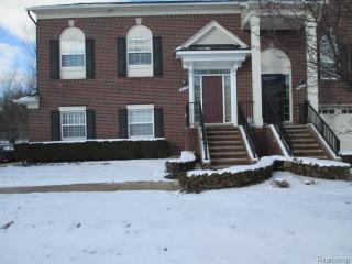 915 Sandalwood Dr, Troy MI  48085-1672 exterior