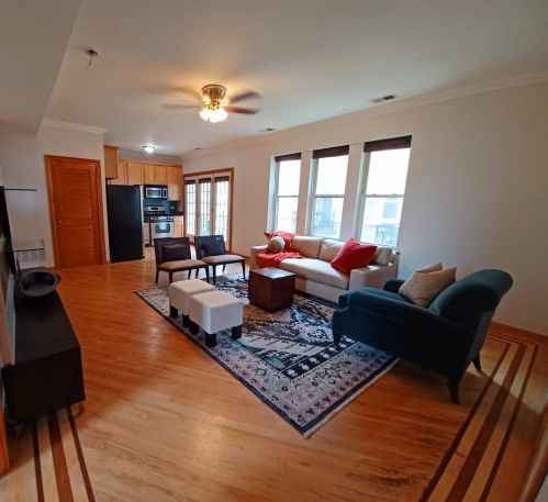 4908 Drake Ave, Chicago, IL 60625-5616