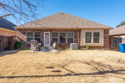 5938 Harbor Glen Dr, Dallas TX 75249-2828 exterior