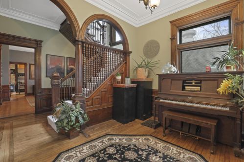 2126 Juneau Ave, Milwaukee WI 53233-1119 exterior