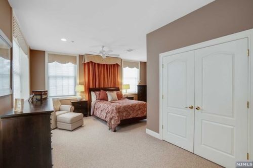 5201 Rio Vis Dr, Mahwah NJ 07430-4510 exterior