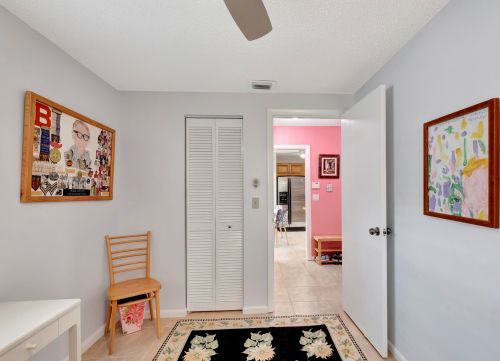 24 Gln Dr, Boynton Beach FL 33436-6208 exterior