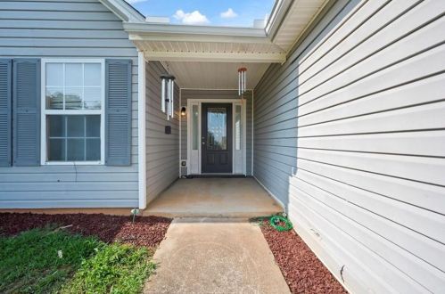 7035 Ridge Way, Gainesville, GA 30506-7059