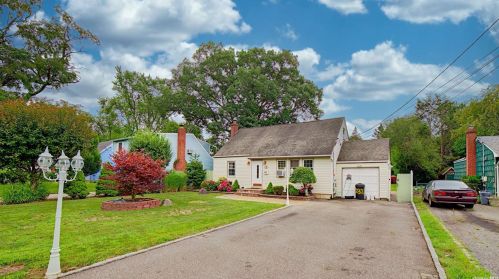 232 Crombie St, Huntington Station, NY 11746-1504