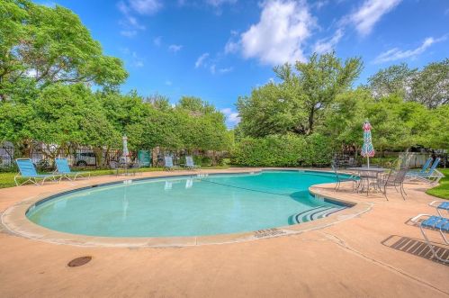 5006 Hall St, Dallas TX 75235-8814 exterior