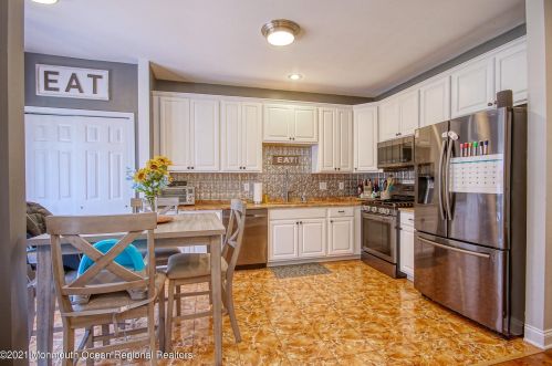 104 Brookfield Dr, Jackson Twp NJ  08527-3884 exterior