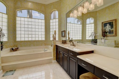 8048 Desmond Dr, Boynton Beach FL 33472-5013 exterior