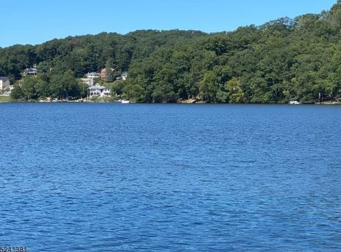 47 Cayuga Ave, Rockaway NJ 07866-1034 exterior