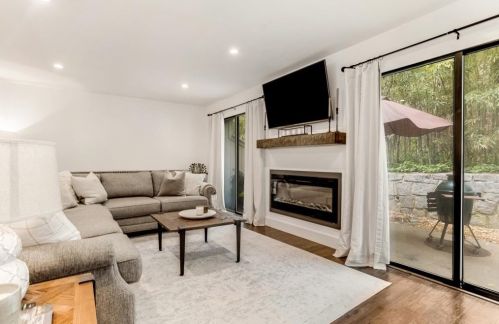 1236 Druid Knoll Dr, Atlanta GA  30319-4110 exterior