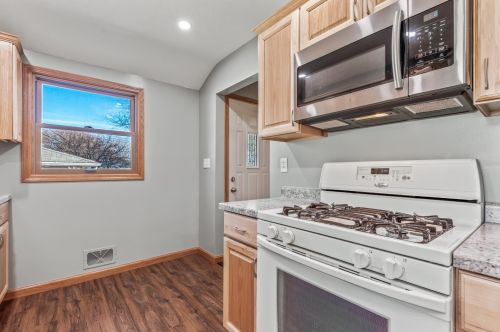 261 Gresham Ave, Saint Paul MN 55128-3916 exterior