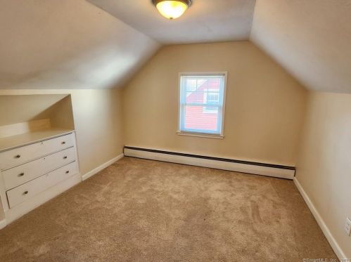 121 Loomis St, Manchester CT  06042-1947 exterior