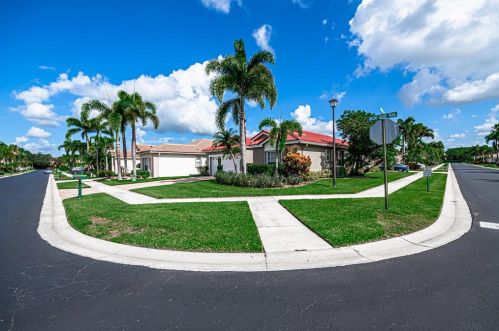 9626 Orchid Grove Trl, Boynton Beach FL 33437-5475 exterior