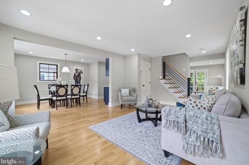 1505 Crestwood Dr, Alexandria VA  22302-2303 exterior