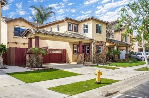 2246 Reina Cir, Oxnard, CA 93030-0129