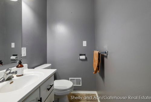 3800 Perry Ave, Wyoming MI 49519-3652 exterior