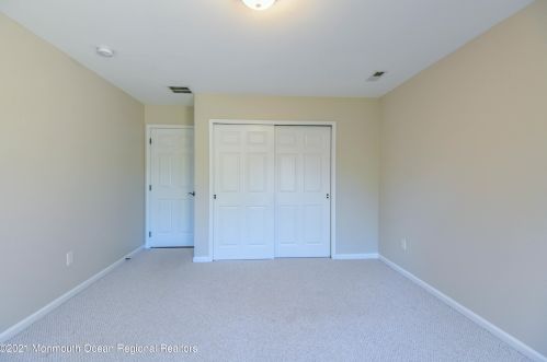 5 Markus Ct, Jackson Twp NJ  08527-2886 exterior