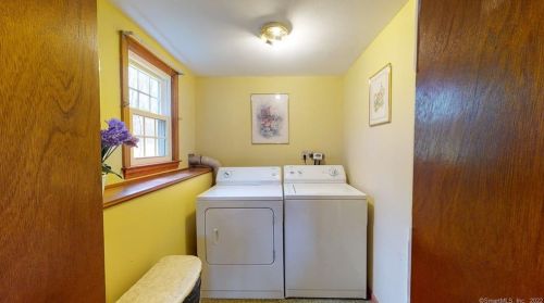 10 Oxcart Dr, Windsor CT 06095-1218 exterior