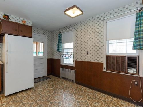 62 Lorenzo St, Torrington CT 06790-3644 exterior