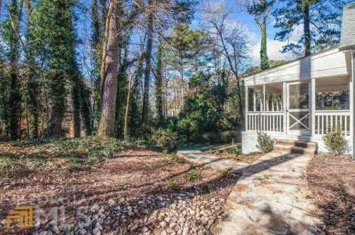 6160 Heards Creek Dr, Atlanta GA  30328-3635 exterior